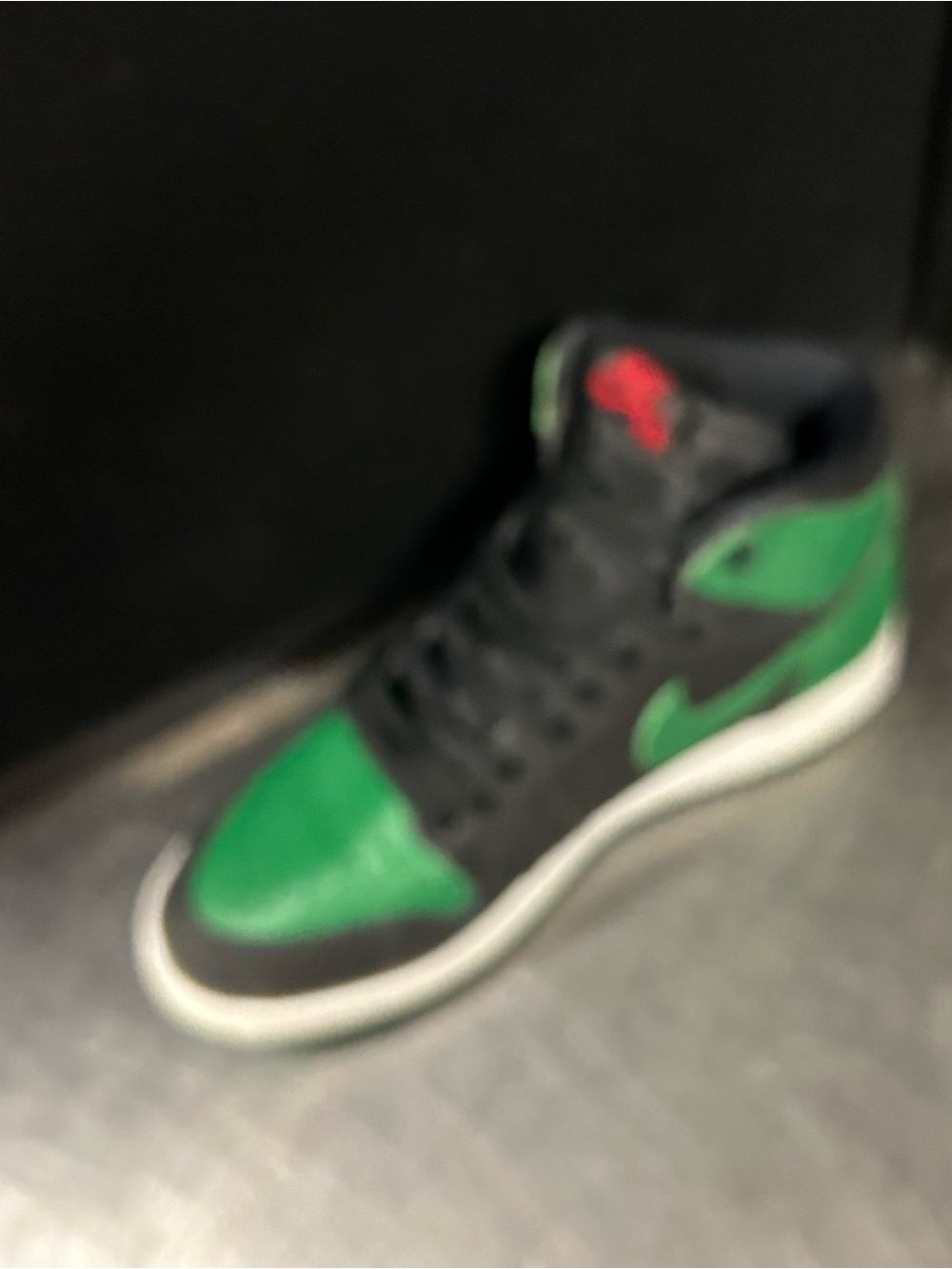 Nike Air Jordan Retro 1 Size 5.5Y - Picture 7 of 11